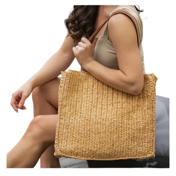 NWT Large Raffia Tote With Leather Handles - Picture 2 of 7